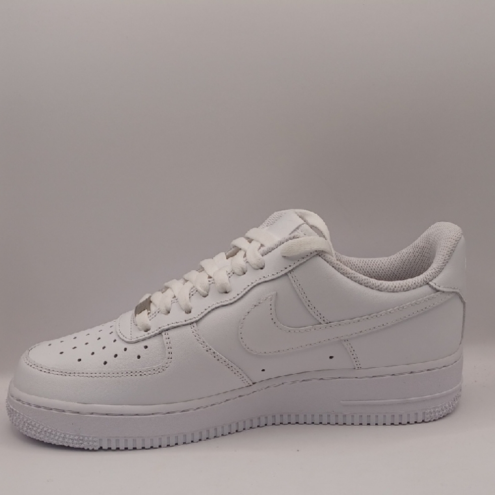 NEW Nike Air Force 1 Triple White Sneakers Men Size 10 US DD8959-100 - Picture 9 of 13
